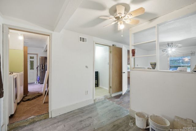 243 W Palfrey, San Antonio, TX 78223