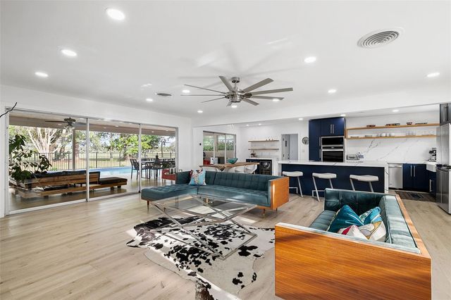 703 WHITFIELD AVENUE, Sarasota, FL 34243