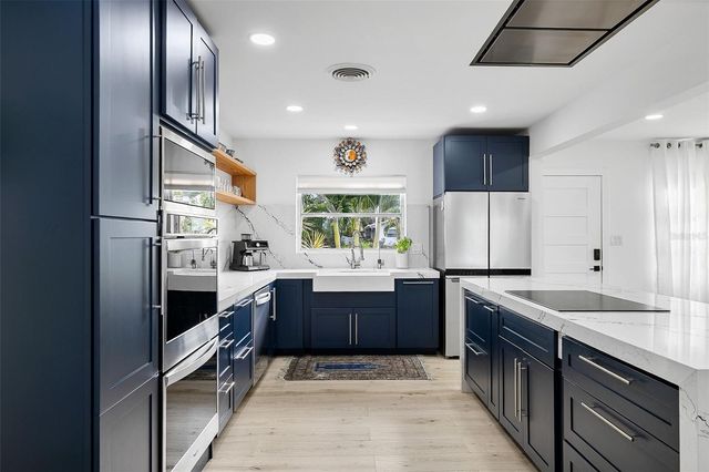 703 WHITFIELD AVENUE, Sarasota, FL 34243