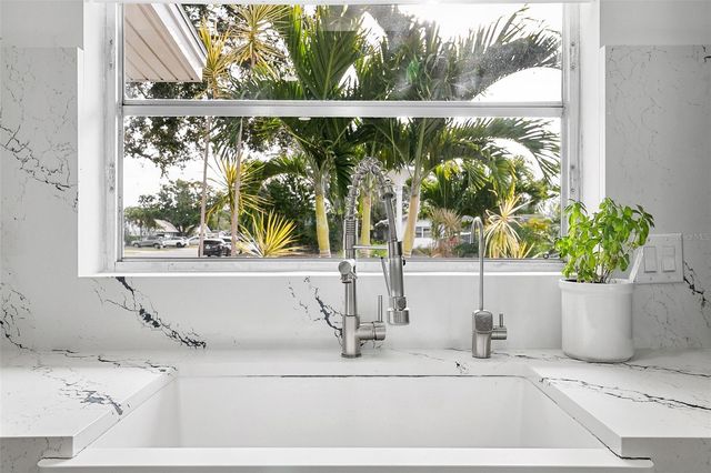 703 WHITFIELD AVENUE, Sarasota, FL 34243