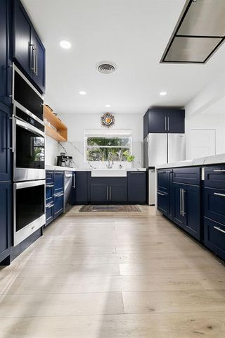 703 WHITFIELD AVENUE, Sarasota, FL 34243