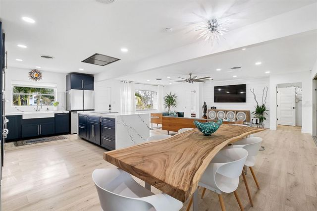 703 WHITFIELD AVENUE, Sarasota, FL 34243