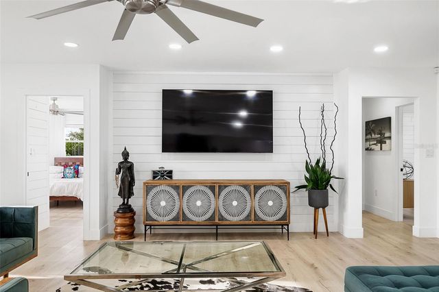 703 WHITFIELD AVENUE, Sarasota, FL 34243