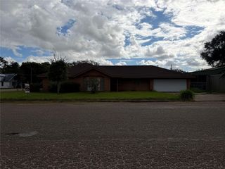 300 E Myrtle Street, Angleton, TX 77515