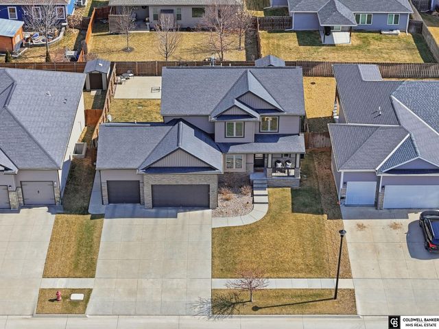 1330 Blue Spruce Drive, Lincoln, NE 68505