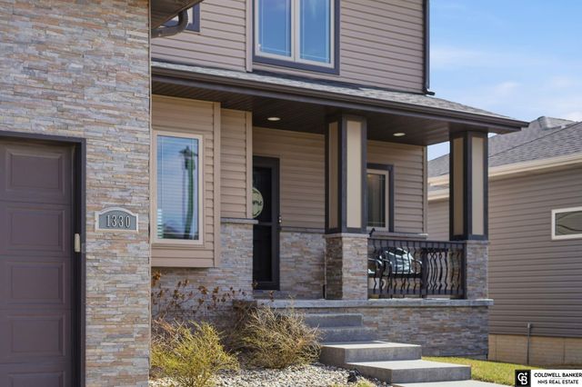 1330 Blue Spruce Drive, Lincoln, NE 68505