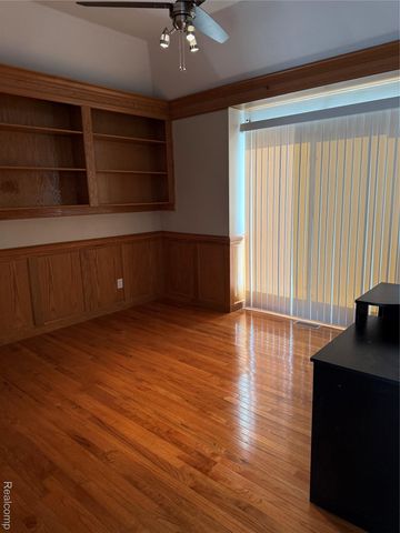 1217 Kings Carriage Road, Grand Blanc, MI 48439