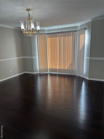 1217 Kings Carriage Road, Grand Blanc, MI 48439