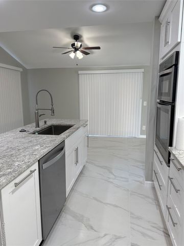 1217 Kings Carriage Road, Grand Blanc, MI 48439