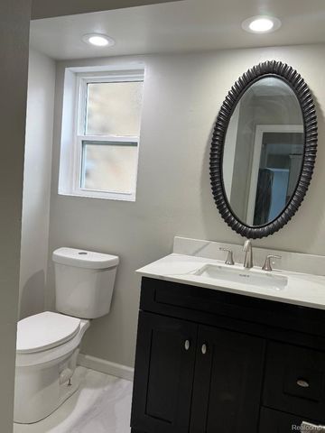 1217 Kings Carriage Road, Grand Blanc, MI 48439