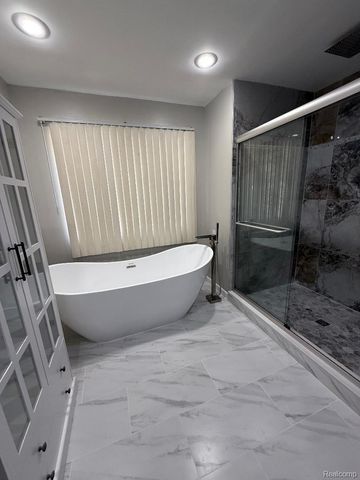 1217 Kings Carriage Road, Grand Blanc, MI 48439