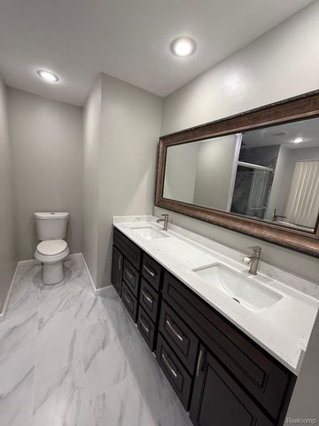 1217 Kings Carriage Road, Grand Blanc, MI 48439