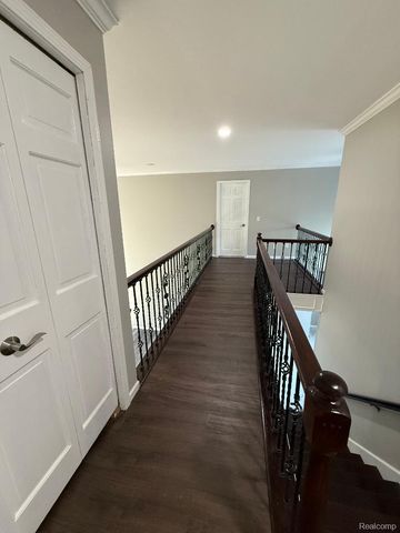 1217 Kings Carriage Road, Grand Blanc, MI 48439