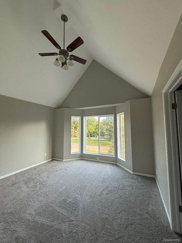 1217 Kings Carriage Road, Grand Blanc, MI 48439