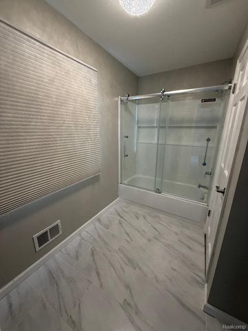 1217 Kings Carriage Road, Grand Blanc, MI 48439