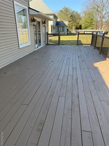 1217 Kings Carriage Road, Grand Blanc, MI 48439