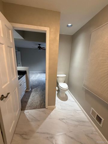 1217 Kings Carriage Road, Grand Blanc, MI 48439