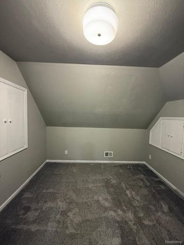 1217 Kings Carriage Road, Grand Blanc, MI 48439