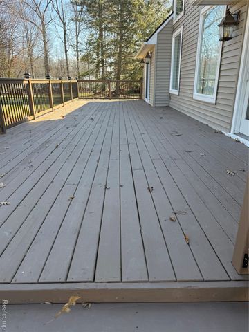 1217 Kings Carriage Road, Grand Blanc, MI 48439