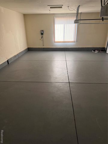 1217 Kings Carriage Road, Grand Blanc, MI 48439