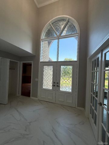 1217 Kings Carriage Road, Grand Blanc, MI 48439