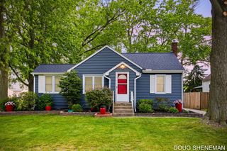 145 W Roosevelt Avenue, Zeeland, MI 49464