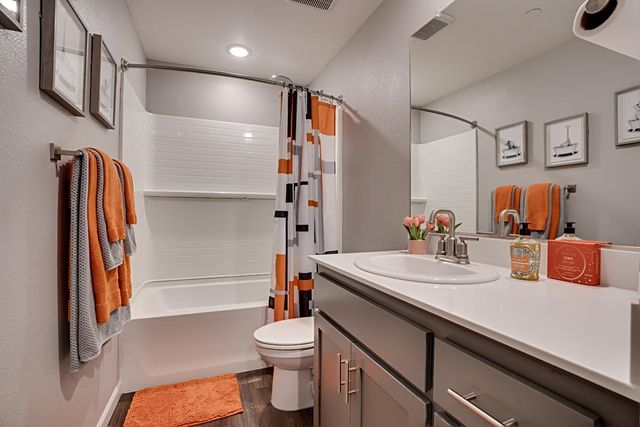 1425 Silverbell Dr, Stockton, CA 95206