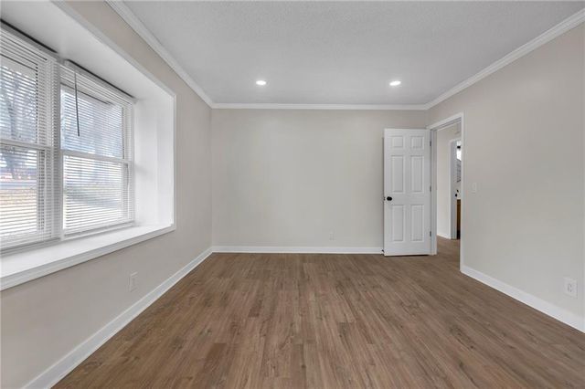 2060 Baker Rd, Atlanta, GA 30318