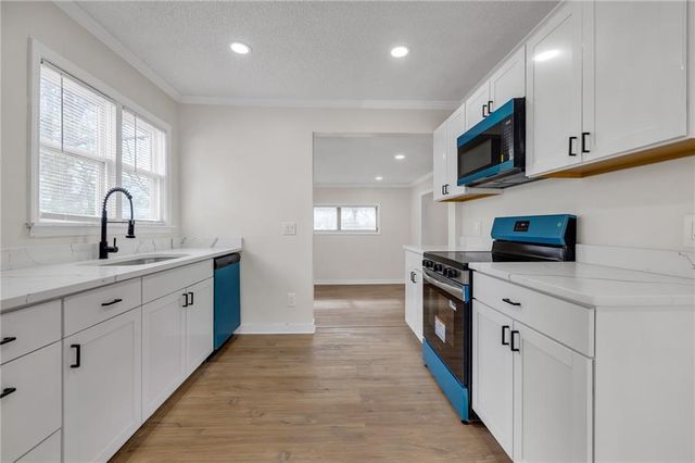 2060 Baker Rd, Atlanta, GA 30318