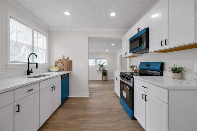 2060 Baker Rd, Atlanta, GA 30318