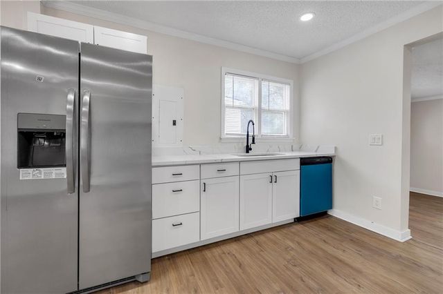 2060 Baker Rd, Atlanta, GA 30318