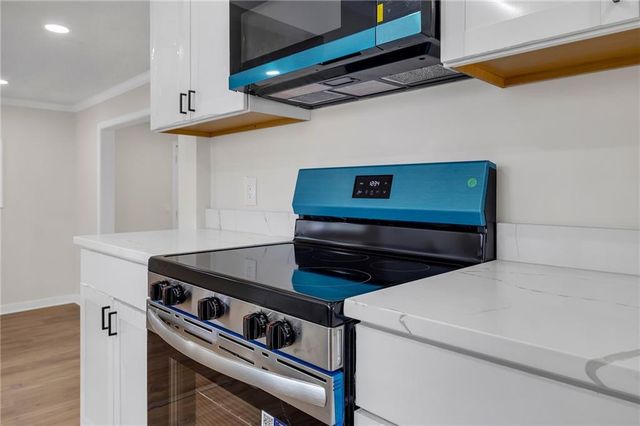 2060 Baker Rd, Atlanta, GA 30318