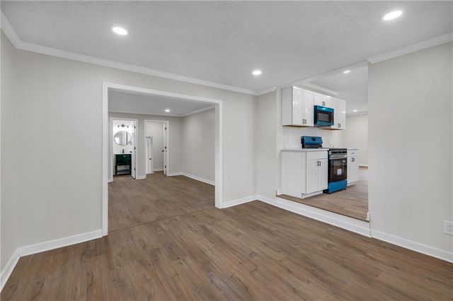 2060 Baker Rd, Atlanta, GA 30318