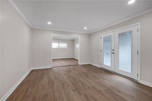 2060 Baker Rd, Atlanta, GA 30318