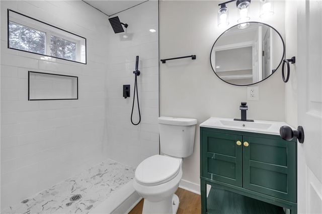 2060 Baker Rd, Atlanta, GA 30318