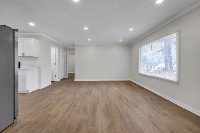 2060 Baker Rd, Atlanta, GA 30318