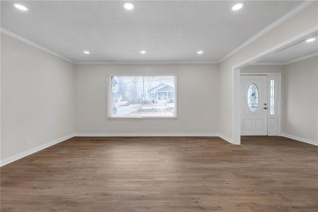 2060 Baker Rd, Atlanta, GA 30318