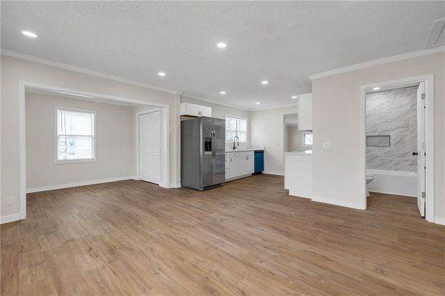 2060 Baker Rd, Atlanta, GA 30318