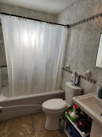 4241 NW 36th Ave, Lauderdale Lakes, FL 33309