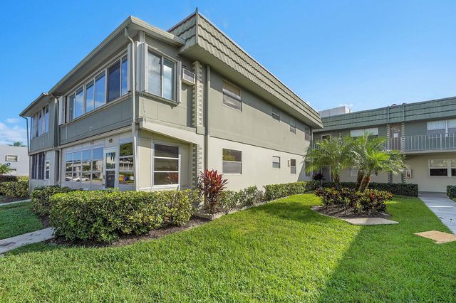 646 Flanders N, Delray Beach, FL 33484