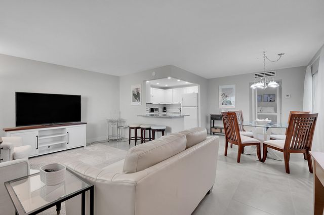 646 Flanders N, Delray Beach, FL 33484