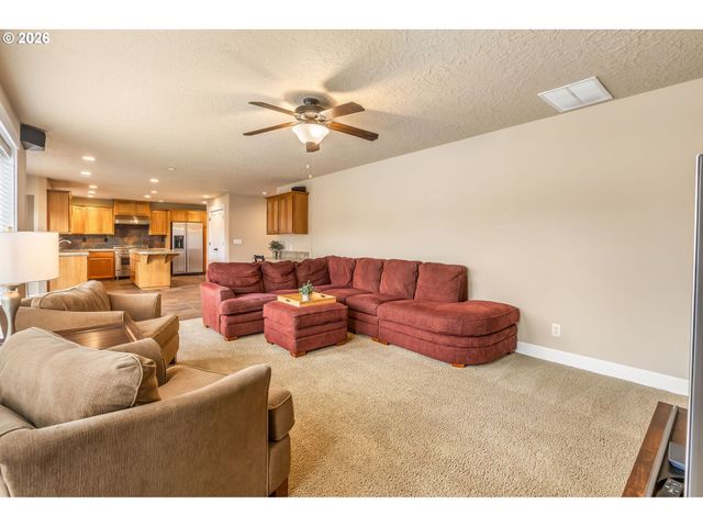 3796 ILLAHE HILL Rd S, Salem, OR 97302