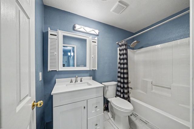 2055 Bedford Avenue, Clovis, CA 93611
