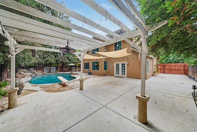2055 Bedford Avenue, Clovis, CA 93611