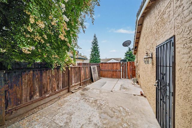 2055 Bedford Avenue, Clovis, CA 93611