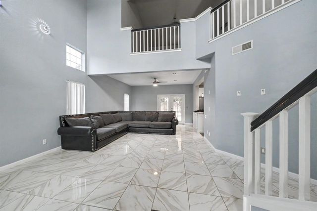 2055 Bedford Avenue, Clovis, CA 93611