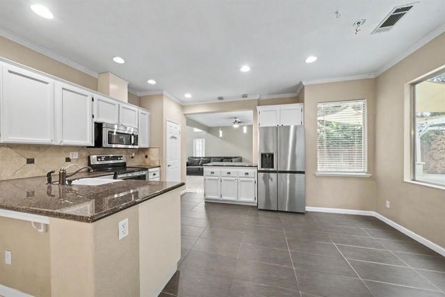 2055 Bedford Avenue, Clovis, CA 93611
