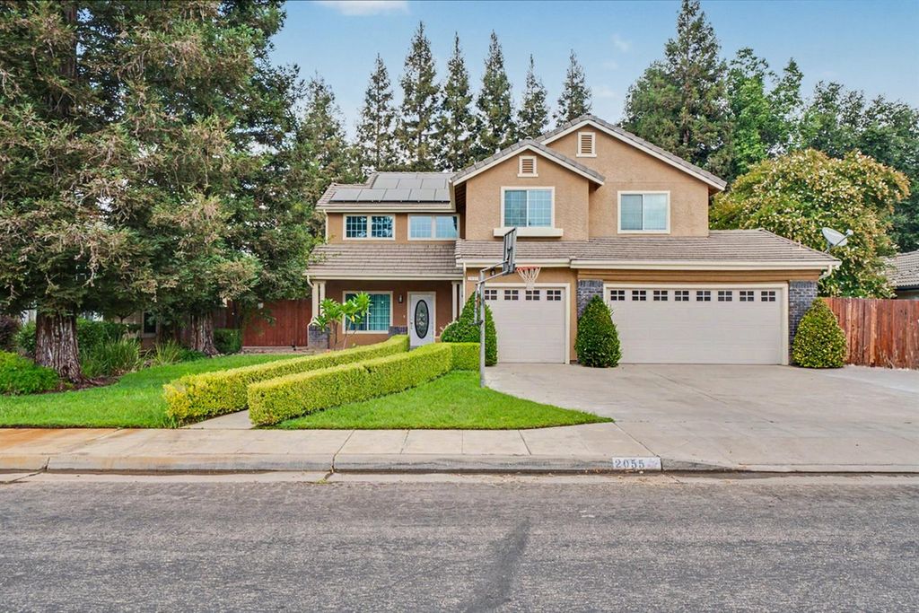 Image 1 of property listing at 2055 Bedford Avenue, Clovis, CA 93611