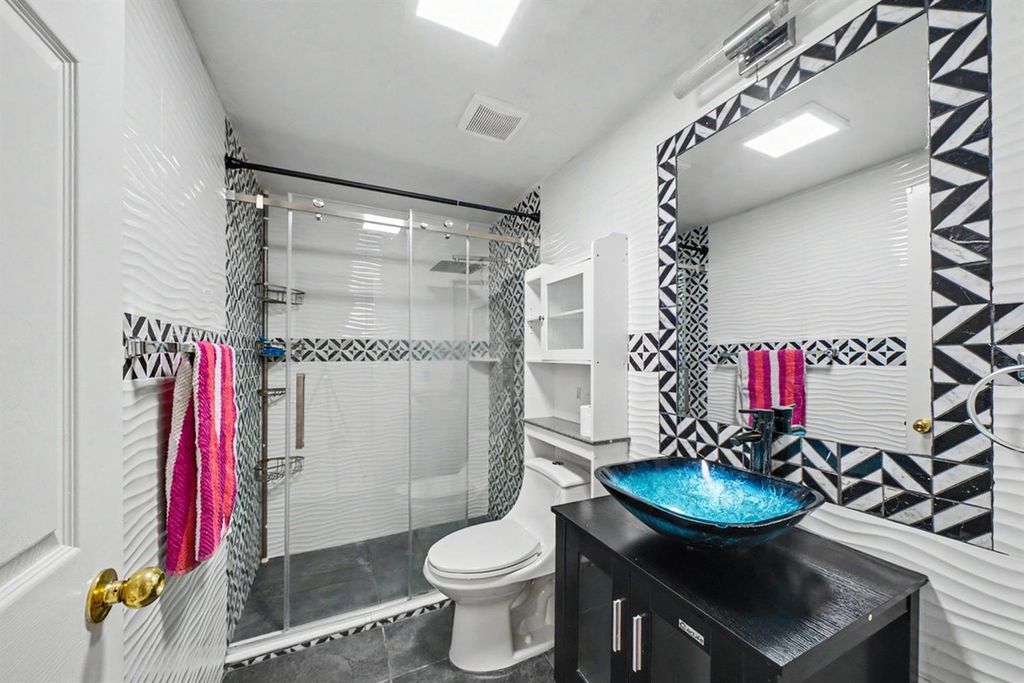 Image 11 of property listing at 2055 Bedford Avenue, Clovis, CA 93611