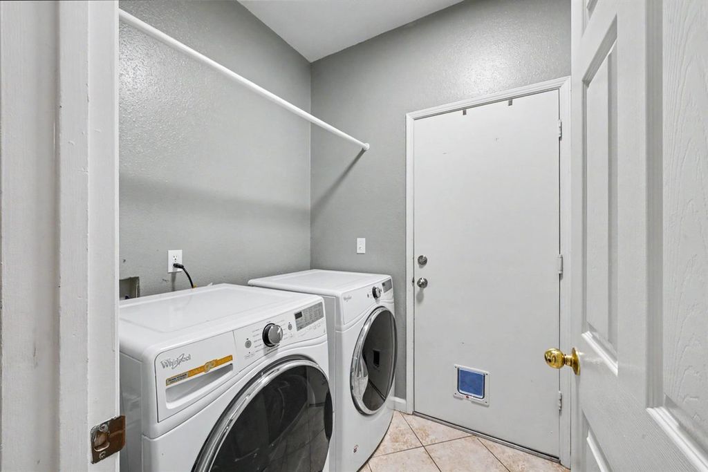 Image 15 of property listing at 2055 Bedford Avenue, Clovis, CA 93611